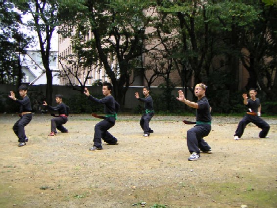 �~�����m �����K